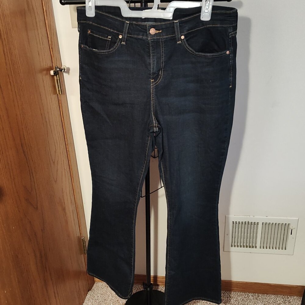 Signature by Levi Strauss Gold Label mid-rise bootcut blue jeans, EUC, sz 16S